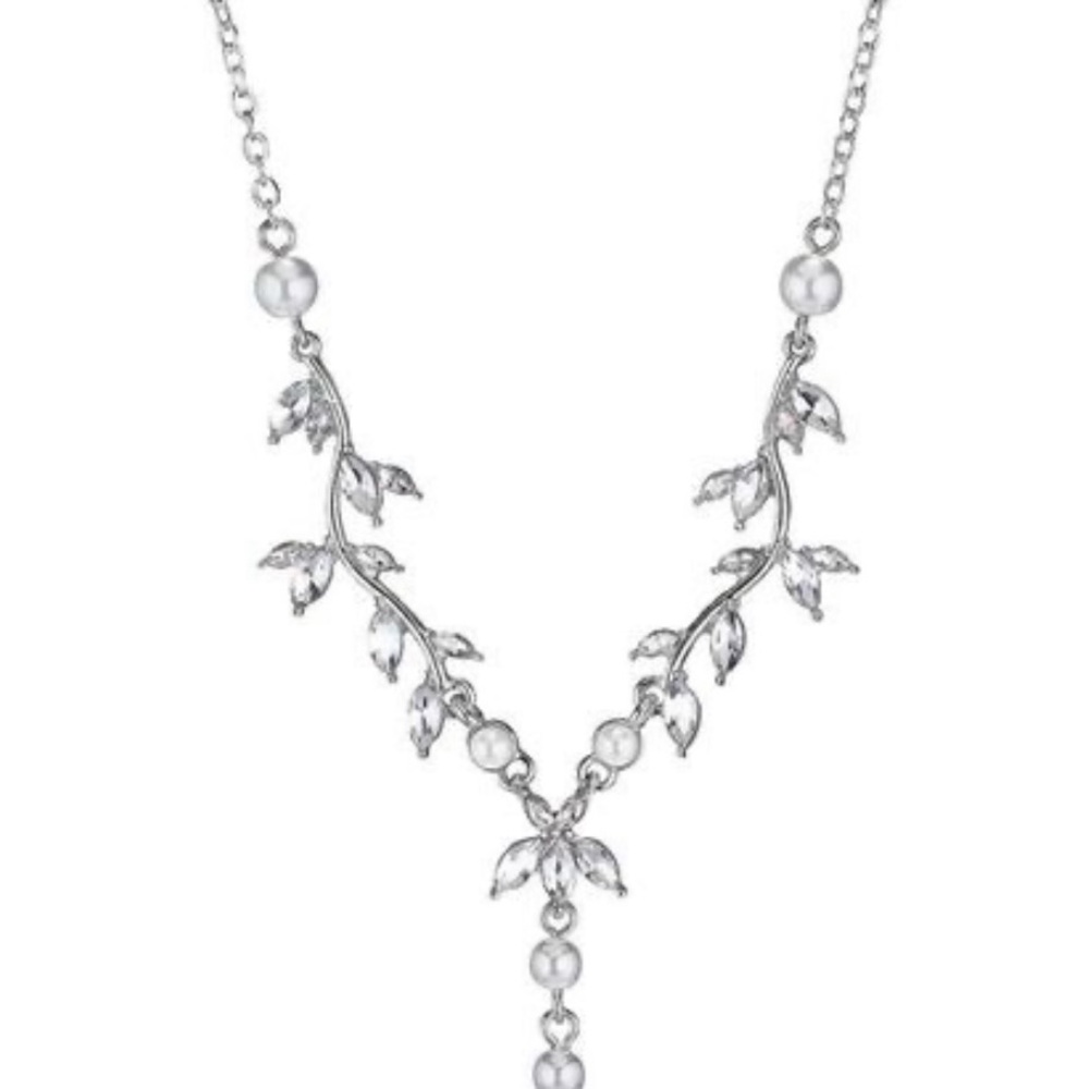 Elegant Silver Leaf Necklace